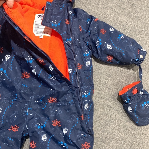 Oshkosh one piece snow suit 12 mo - Picture 8 of 11